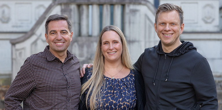 Teamfoto mit Daniela Baron-Breu Geschäftsführerin der abc cross media und Geschäftsführern der ESYON Ronny Büchner und Oliver Pankrath