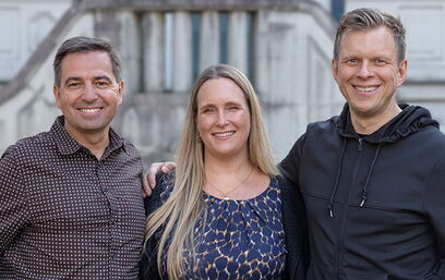Teamfoto mit Daniela Baron-Breu Geschäftsführerin der abc cross media und Geschäftsführern der ESYON Ronny Büchner und Oliver Pankrath